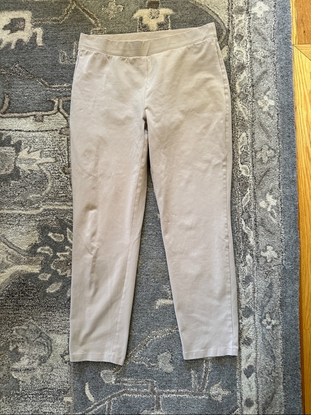 Susan Graver size medium Light Beige Stretch Pull-On Slim Pants